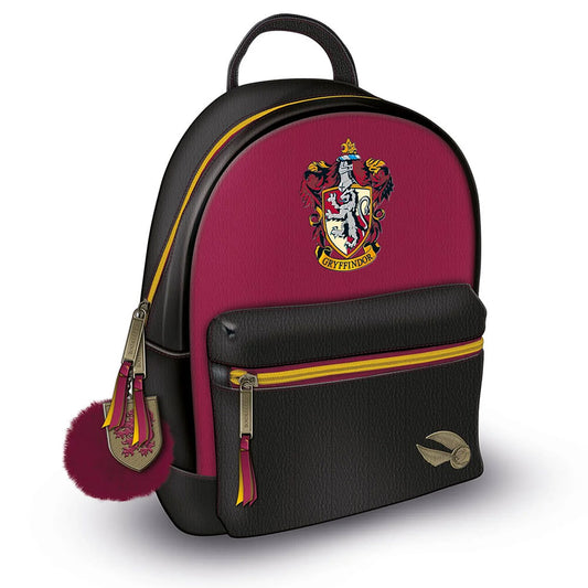 Featuring the Gryffindor house crest, this backpack is ideal for those who value bravery and loyalty, with a themed keyring for extra flair